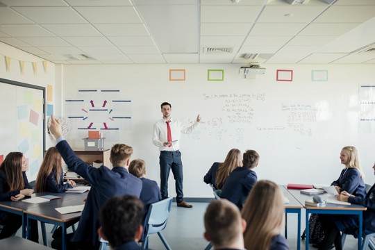 szkolenie pracowników w sali szkoleniowej