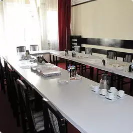 sala f